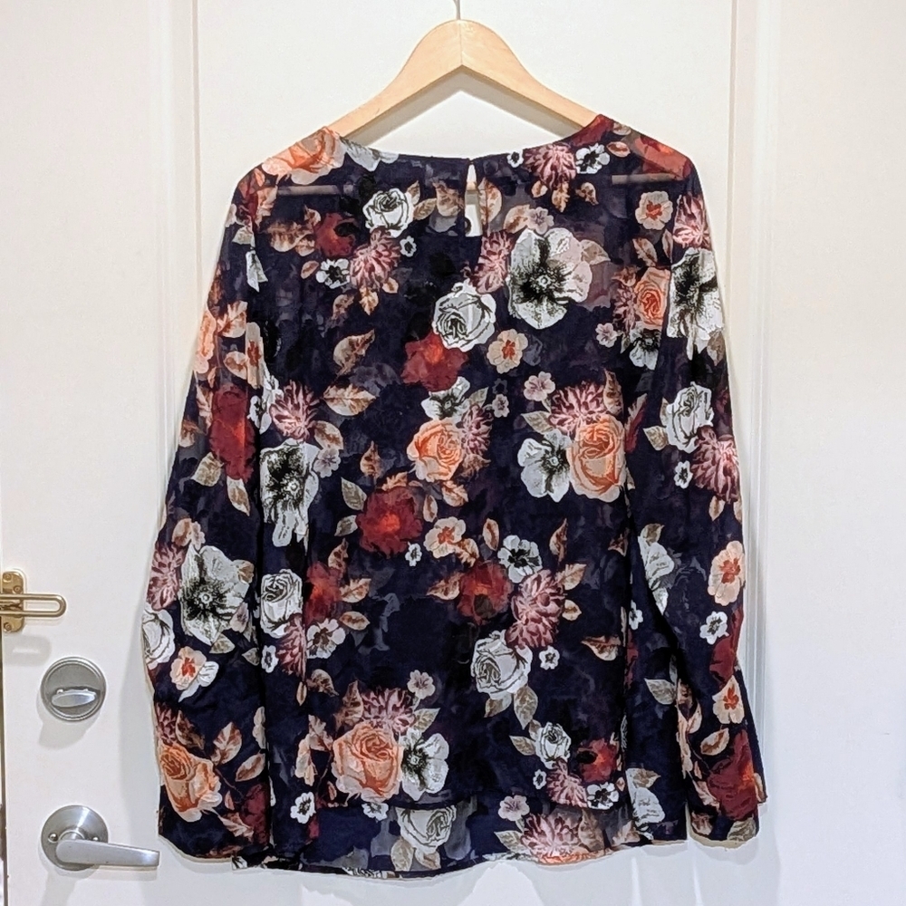 EUC Lord & Taylor 1X Navy Blue Sheer Keyhole Back Blouse with Floral Appliques - Picture 5 of 5
